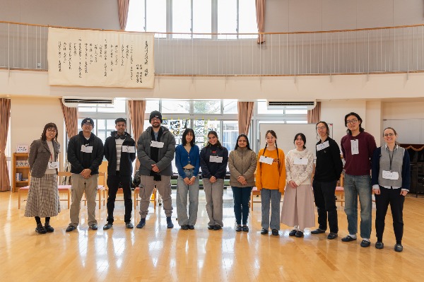 外国人留学生が亀岡市立亀岡川東学園を訪問